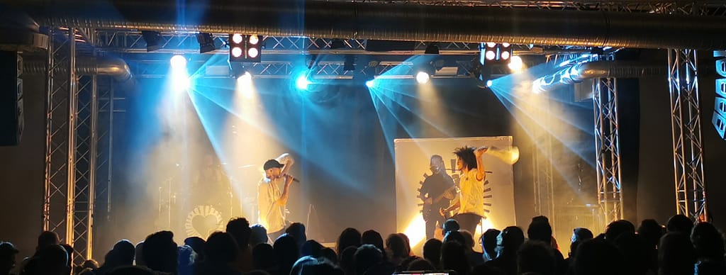 Mal Eleve und Osy auf der Bühne im Wizemann in Stuttgart