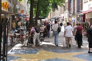 Fußgängerzone Höchst im Sommer.